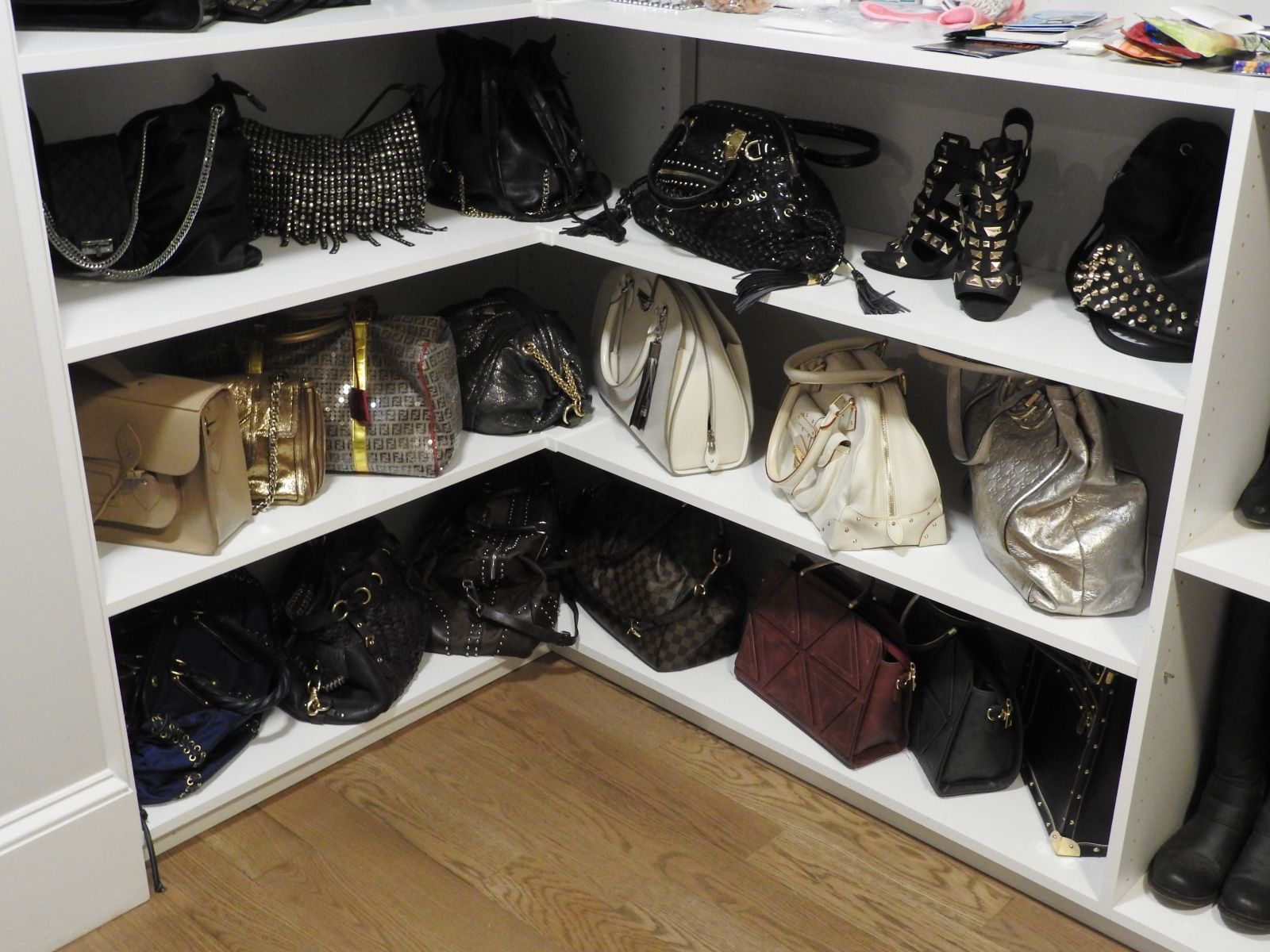 https://www.bostoncloset.com/wp-content/gallery/shoe-storage-main/Amelia-4.jpg