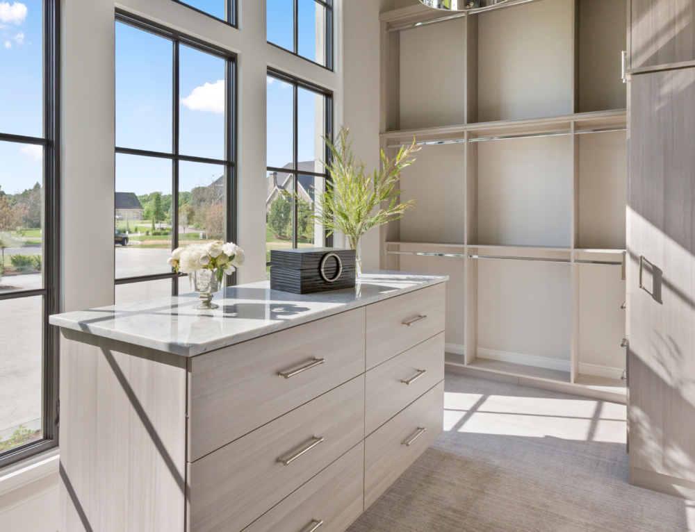 25 Inspired Walkin Closets Designs to Elevate Your Personal Space